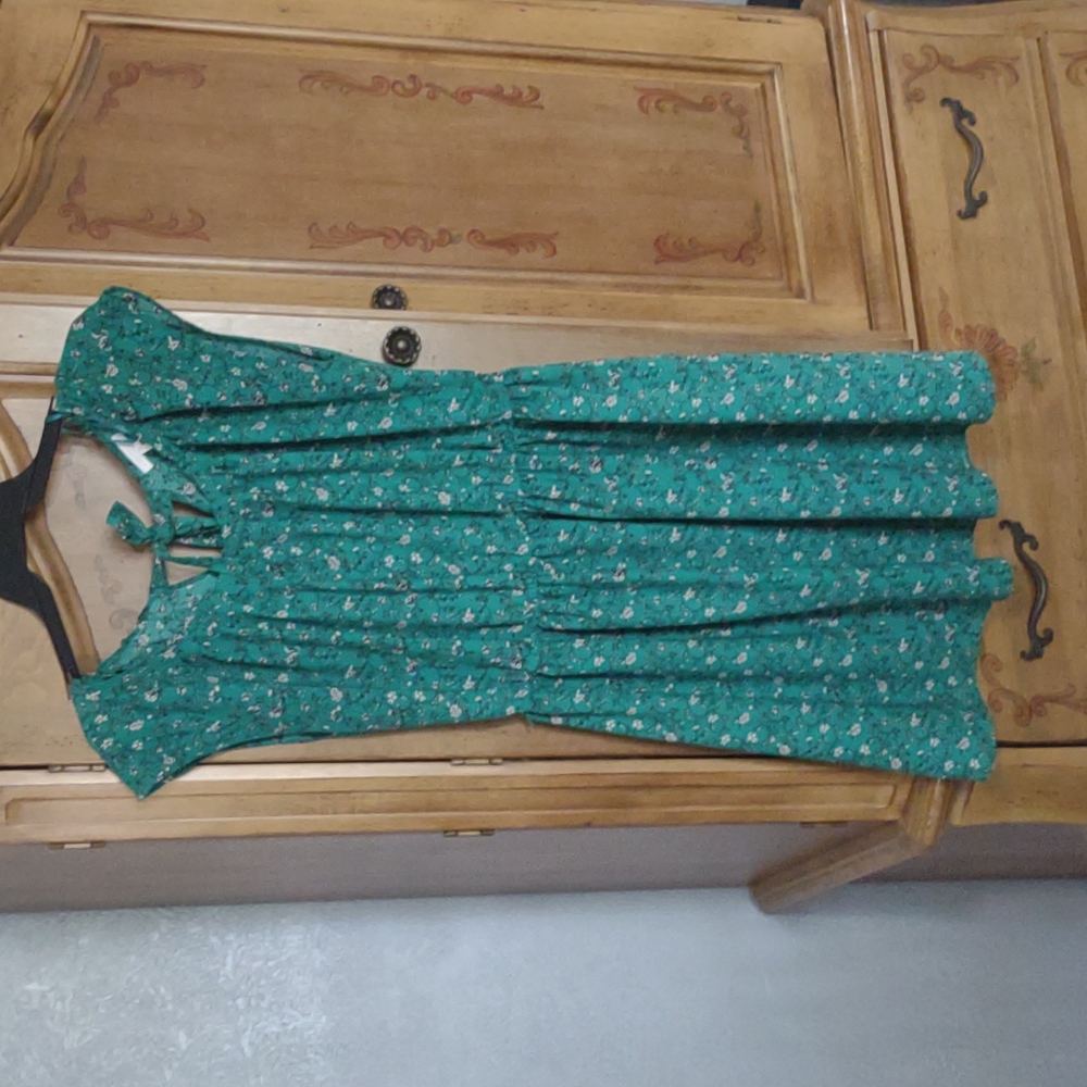 Lauren Conrad Green Dress, with white and black little flowers. Size XXL